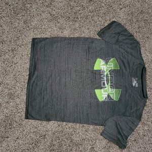 Boy's under armor T-shirt